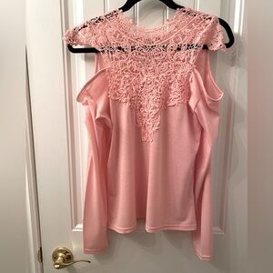 NWOT WOMEN’S SIZE XL PINK COLD SHOULDER TOP WITH LACE/EMBROIDERY AT FRONT NECK